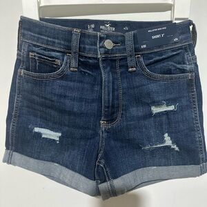 NWT Hollister Distressed Shorts Size 0/00, New With Tags, High Rise 3” W24
